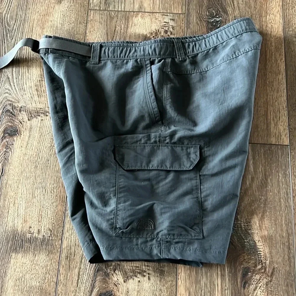 The North Face Men’s Cargo 10” inseam Charcoal Grey Size 40